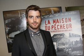 Sur le tapis rouge du film La maison du pêcheur