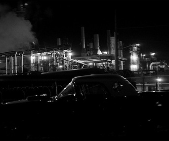 Une scène du film A Girl Walks Home Alone at Night