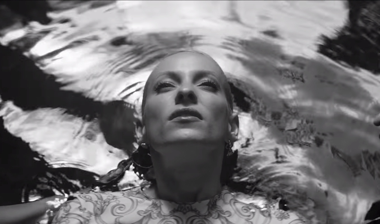 Marie-Mai spectaculaire et sensuelle dans son nouveau vidéoclip