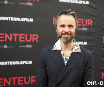 Sur le tapis rouge du film Menteur