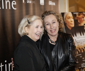 Sur le tapis de rouge du film La passion d'Augustine