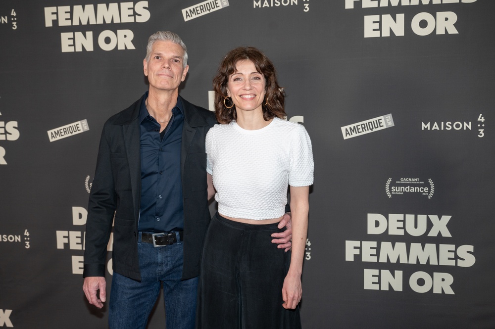 Tapis rouge de Deux femmes en or