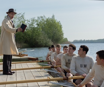 Une scène du film The Boys in the Boat