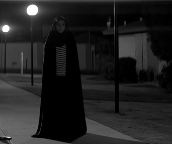 Une scène du film A Girl Walks Home Alone at Night
