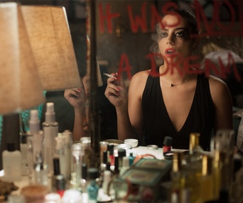 Une scène du film Knock Knock