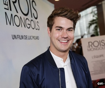 Sur le tapis rouge du film Les rois mongols