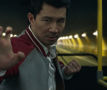 Une scène du film Shang-Chi and the Legend of the Ten Rings