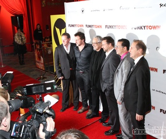 Sur le tapis rouge du film Funkytown
