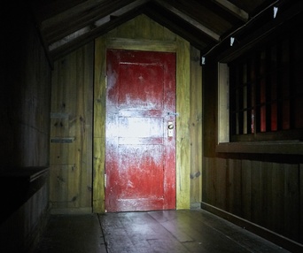 Une scène du film It Comes At Night