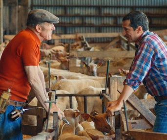 Une scène du film Au nom de la terre