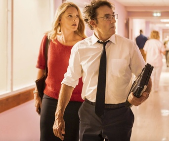 Une scène du film Adieu les cons