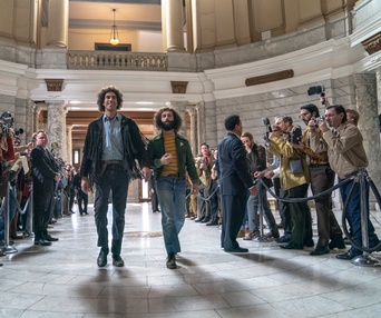 Une scène du film The Trial of the Chicago 7