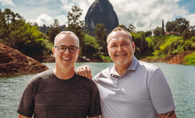 Image de l'article Gino Chouinard taquine son ami Jean-Michel Anctil en convalescence