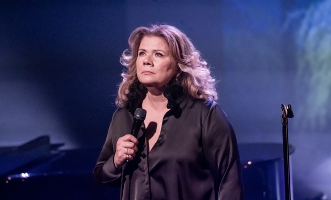 Image de l'article Le fils de Marina Orsini vient soutenir sa mère pour la première de son spectacle