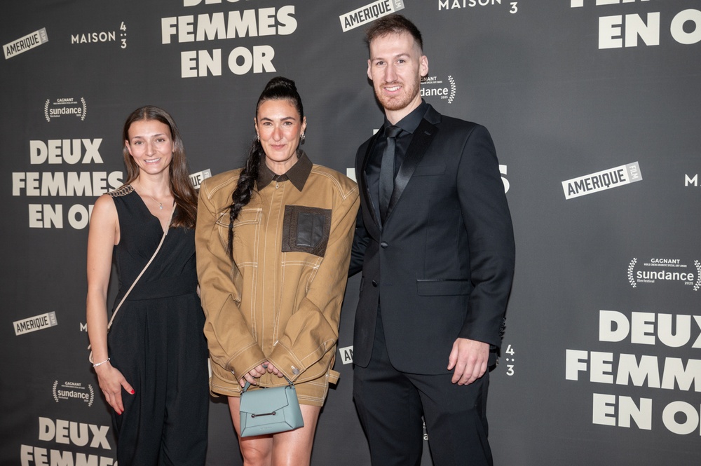 Tapis rouge de Deux femmes en or