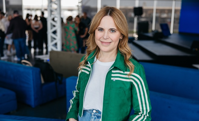 Image de l'article Julie Snyder s'insurge et réclame le respect