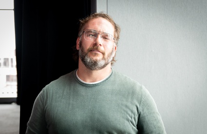 Image de l'article Karl Farah d' «Antigang» brille au bras de sa conjointe connue