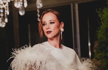 Image de l'article « Traitors Canada» : Six looks spectaculaires pour Karine Vanasse pour la première de la saison