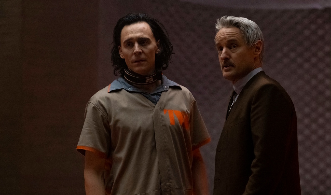 Tom Hiddleston et Owen Wilson dans Loki.