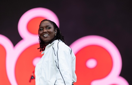 Image de l'article La chanteuse Sarahmée foule un rare tapis rouge avec son amoureuse