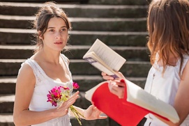 Une scène du film Une jeune fille qui va bien Une scène du film Une jeune fille qui va bien