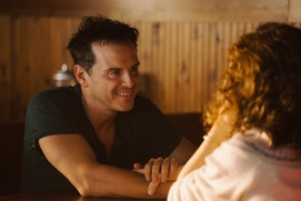 Une scène du film All of Us Strangers