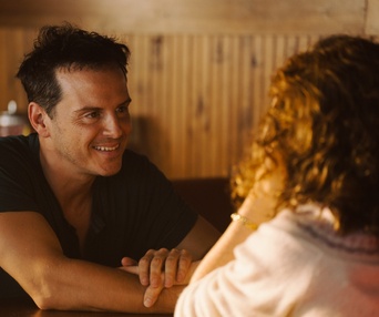 Une scène du film All of Us Strangers
