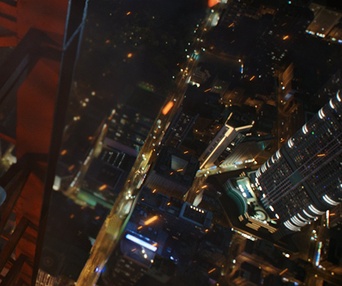 Une scène du film Skyscraper