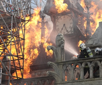 Image du film Notre-Dame brûle