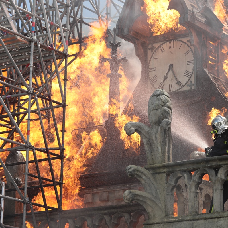 Image du film Notre-Dame brûle
