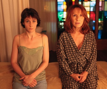 Une scène du film De vrais mensonges