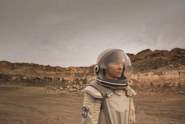 Une scène du film The Space Between Us Une scène du film The Space Between Us