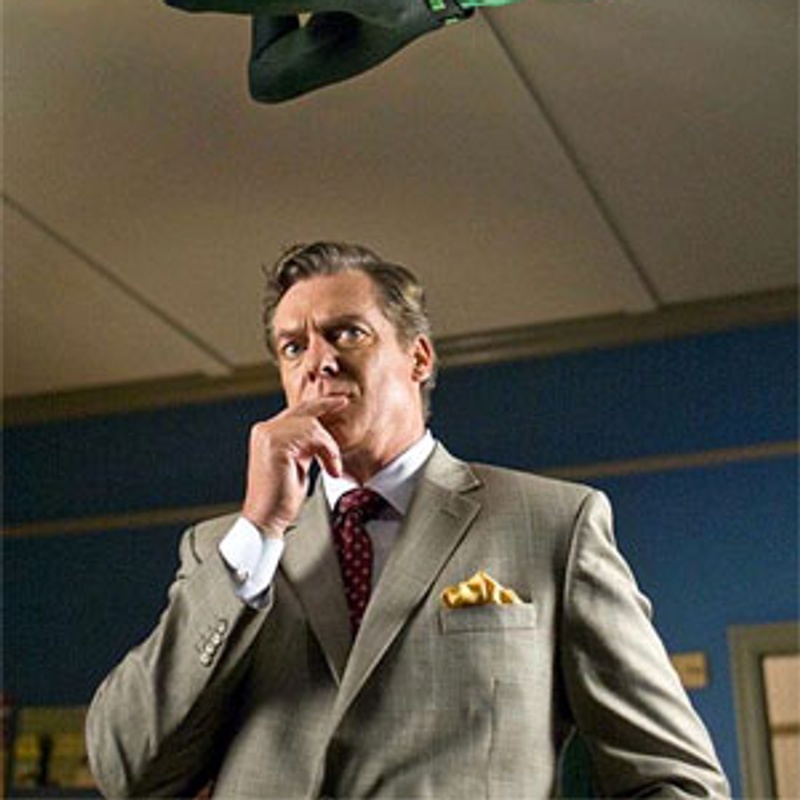 Drake Bell et Christopher McDonald dans Film de super-héros