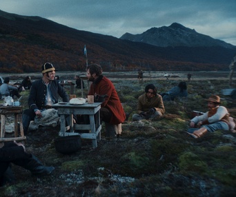 Une scène du film The Settlers