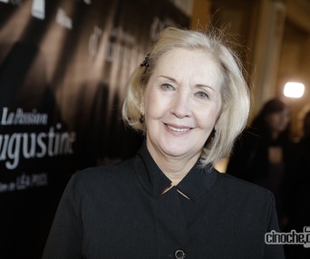 Sur le tapis de rouge du film La passion d'Augustine