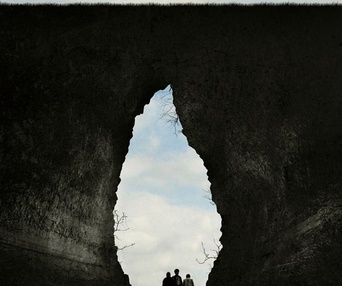 Affiche du film No Place on Earth