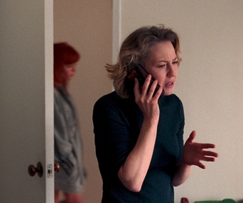 Une scène du film His Three Daughters