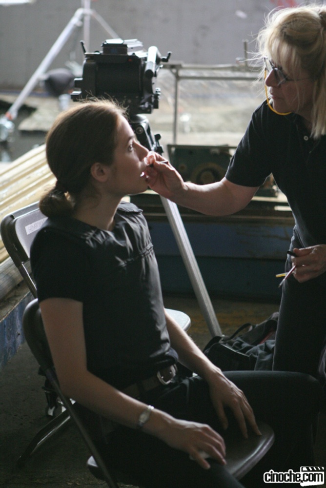 Caroline Dhavernas sur le plateau de De père en flic.