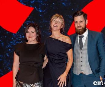 Sur le tapis rouge du film Il pleuvait des oiseaux