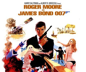 Affiche du film The Man With The Golden Gun