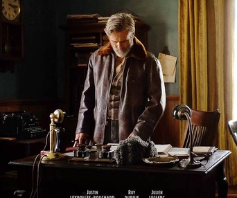 Affiche du film Pieds nus dans l'aube