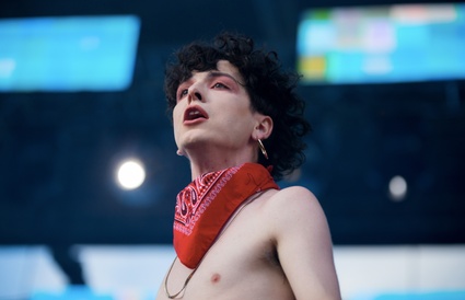 Hubert Lenoir avoue être toujours intoxiqué sur scène