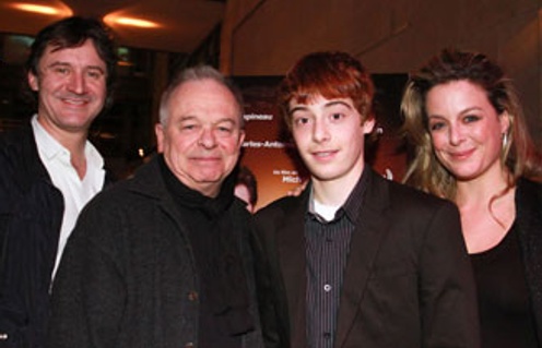 François Papineau, Raymond Cloutier, Julie Le Breton et Charles-Antoine Perreault sur le tapis rouge du film Une vie qui commence