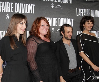 Sur le tapis rouge du film L'affaire Dumont