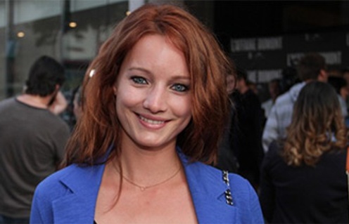 Laurence Leboeuf sur le tapis rouge du film L'affaire Dumont