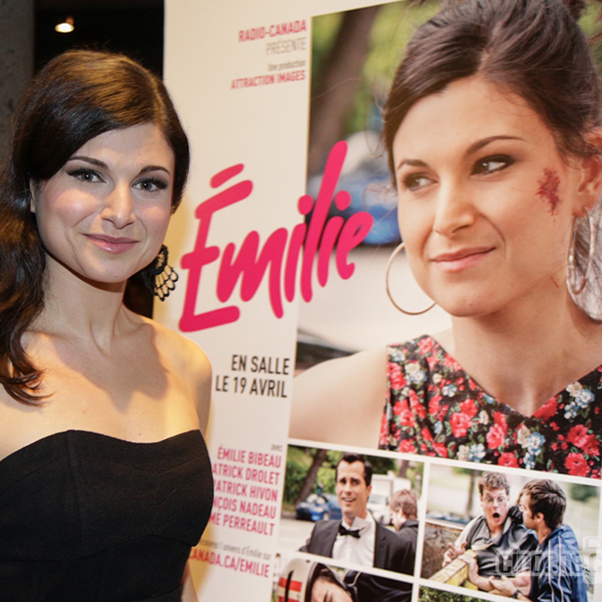 Sur le tapis rouge du film Émilie