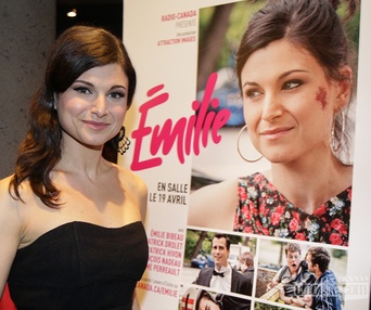 Sur le tapis rouge du film Émilie