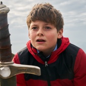 Une scène du film <em>The Kid Who Would Be King</em>
