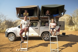 Image du film Les aventuriers voyageurs - Botswana-Namibie : de la brousse au désert