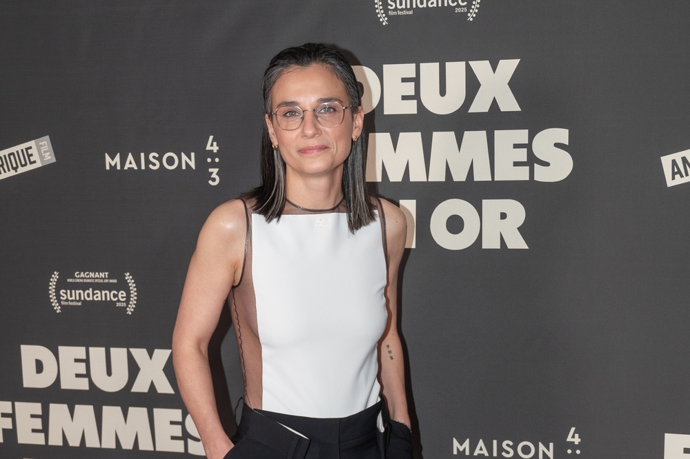 Tapis rouge de Deux femmes en or